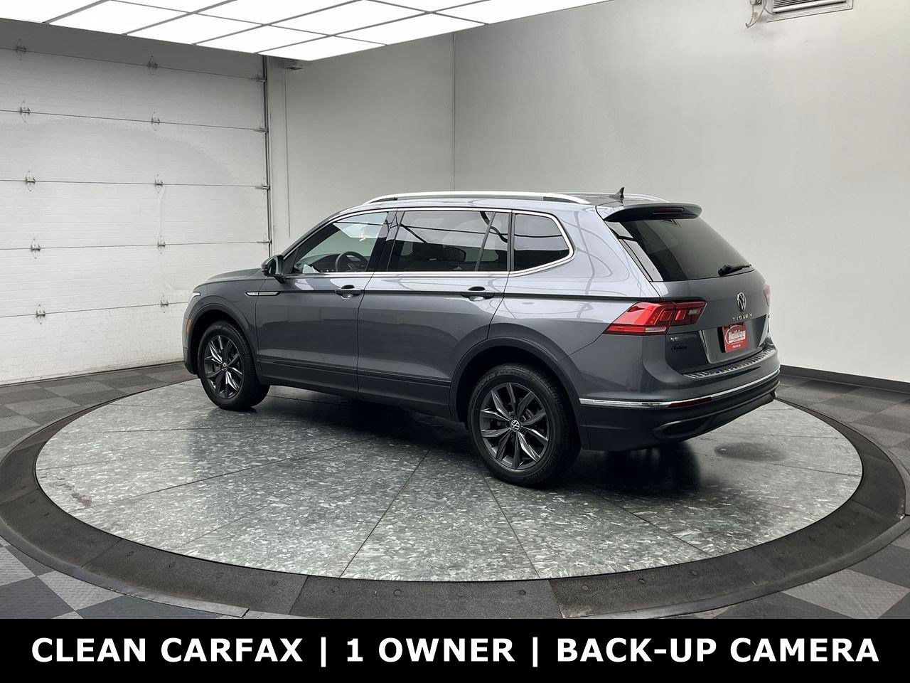 Used 2022 Volkswagen Tiguan SE AWD/4WD image 2