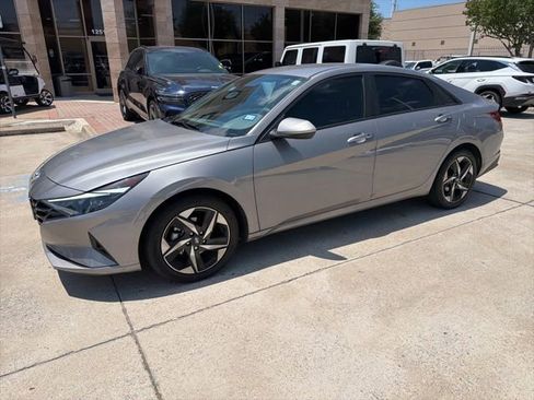 Used 2023 Hyundai Elantra SEL w/ Convenience Package FWD image 2