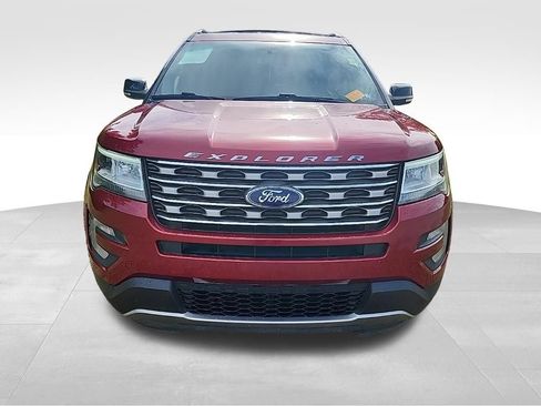 Used 2017 Ford Explorer XLT w/ Equipment Group 202A AWD/4WD image 3