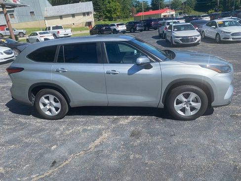 Used 2023 Toyota Highlander LE image 8