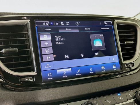 Certified 2024 Chrysler Pacifica Touring-L image 23