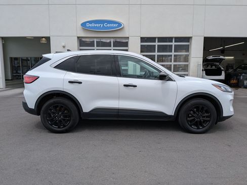 Used 2022 Ford Escape SE AWD/4WD image 2