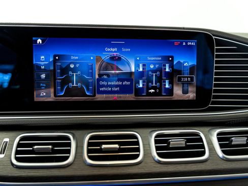 Used 2024 Mercedes-Benz GLS 450 4MATIC image 17