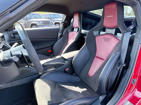 Used 2025 Nissan Z NISMO w/ Floor Mat Package image 11
