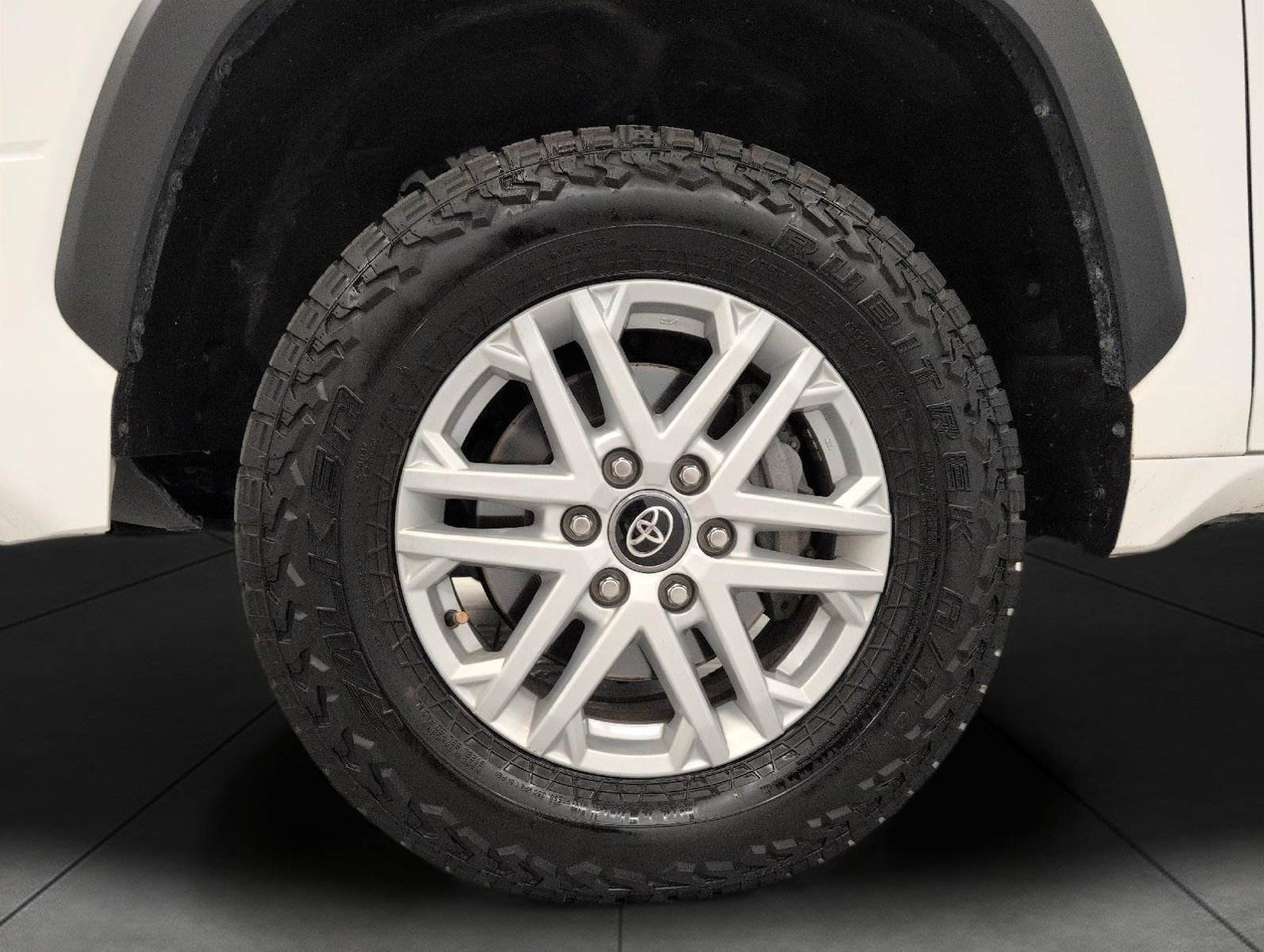Used 2025 Toyota Tundra SR5 w/ SR5 Convenience Package AWD/4WD image 33