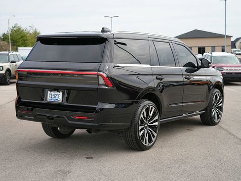 Used 2025 Lincoln Navigator Reserve AWD/4WD image 7