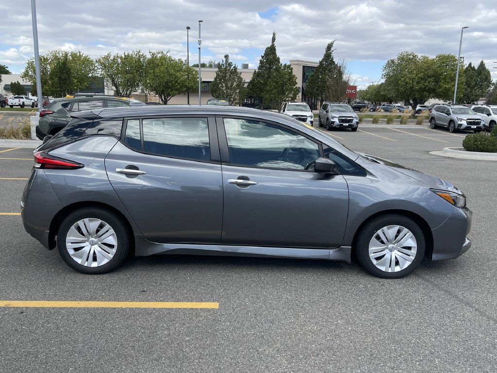 Used 2025 Nissan Leaf S FWD image 11