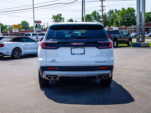 Used 2025 GMC Acadia Elevation FWD image 6