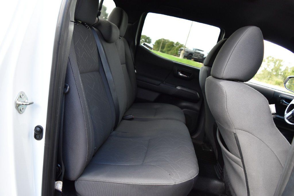Used 2016 Toyota Tacoma TRD Sport w/ Towing Package AWD/4WD image 33