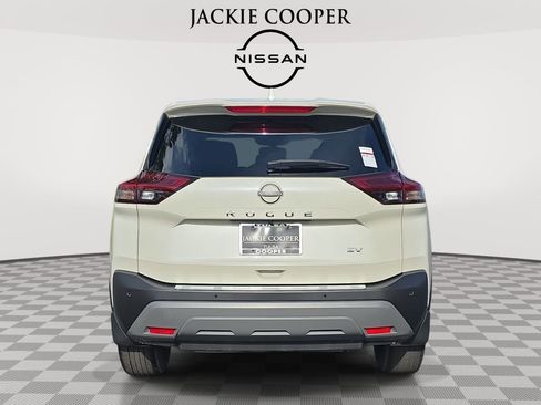 Used 2023 Nissan Rogue SV FWD image 6