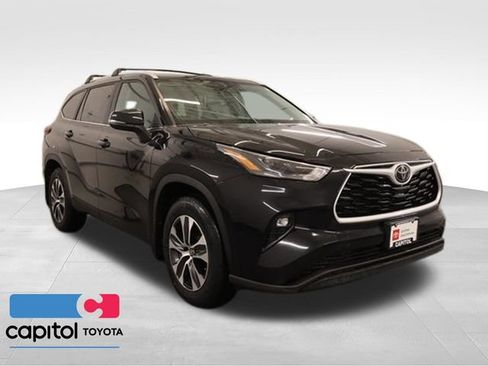 Certified 2023 Toyota Highlander XLE AWD/4WD image 1