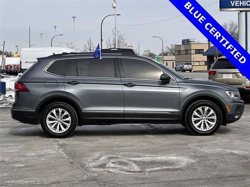 Used 2018 Volkswagen Tiguan SE w/ Panoramic Sunroof Package image 2