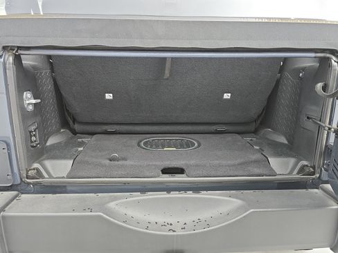 Used 2017 Jeep Wrangler Rubicon w/ Power Convenience Group image 12