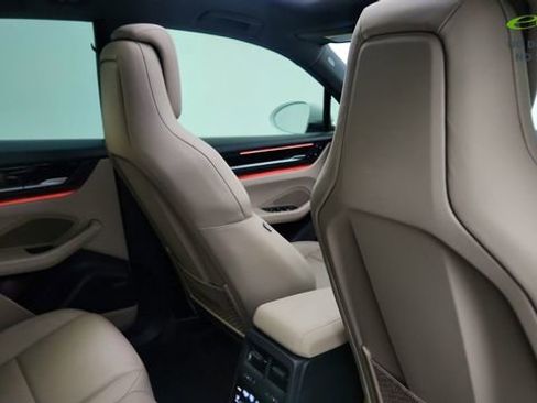Used 2025 Porsche Macan Electric RWD image 27