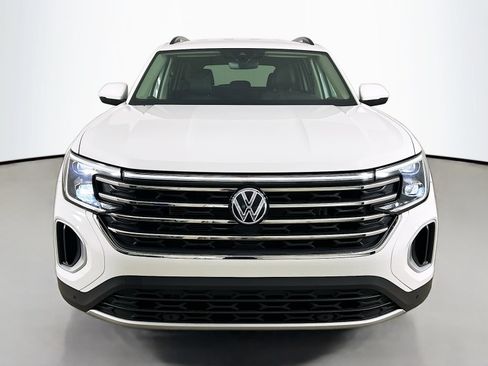 Used 2025 Volkswagen Atlas SE AWD/4WD image 2