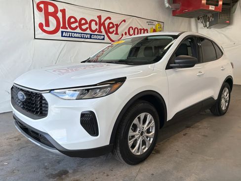 Used 2025 Ford Escape Active image 2