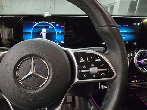 Used 2021 Mercedes-Benz GLB 250 image 19