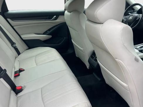 Used 2018 Honda Accord Touring image 11