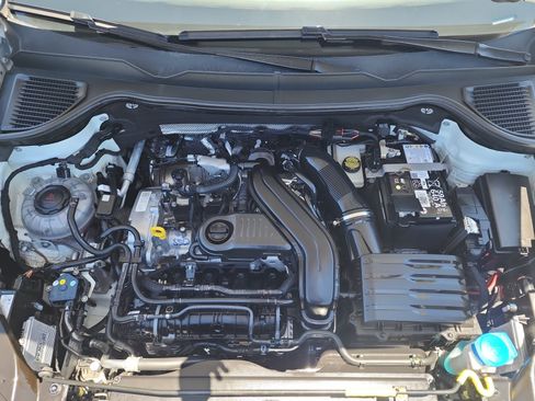 Used 2025 Volkswagen Taos SE FWD image 22