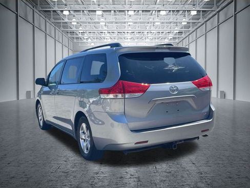 Used 2014 Toyota Sienna LE FWD image 12