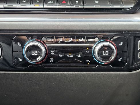 Used 2024 GMC Sierra 1500 SLT image 14