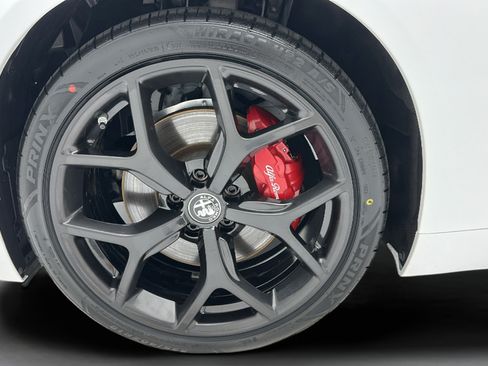Used 2021 Alfa Romeo Giulia Ti w/ Nero Edizione AWD/4WD image 8