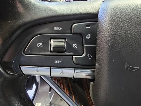 Used 2021 Cadillac Escalade ESV Premium Luxury AWD/4WD image 17