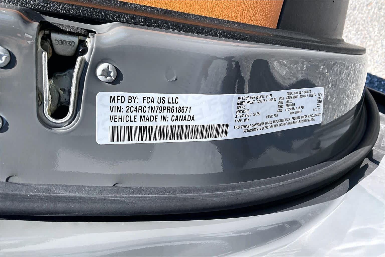 Used 2023 Chrysler Pacifica Pinnacle FWD image 38