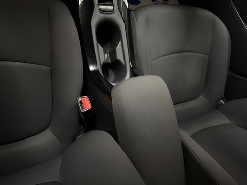 Used 2022 Toyota Corolla LE FWD image 16