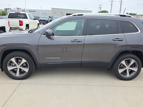 Used 2020 Jeep Cherokee Limited AWD/4WD image 2