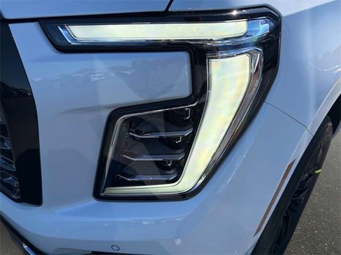 New 2026 GMC Yukon Denali Ultimate w/ LPO, Floor Liner Package image 9