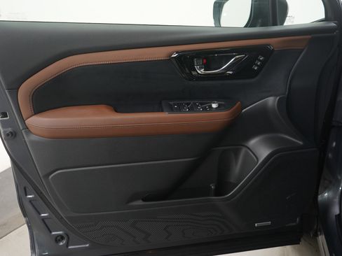 Used 2025 Subaru Forester Touring w/ Touring Package image 20