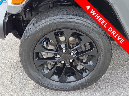 Used 2023 Jeep Wrangler Unlimited Sahara AWD/4WD image 7