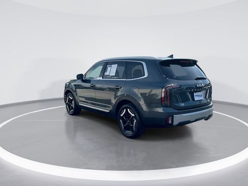 Used 2023 Kia Telluride EX w/ EX Captain's Chair Package FWD image 7
