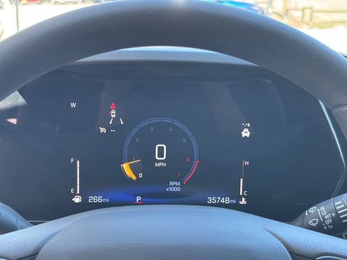 Used 2025 Chevrolet Trax LT FWD image 39
