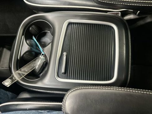 Used 2020 Chrysler Pacifica Limited w/ S Appearance Package FWD image 25