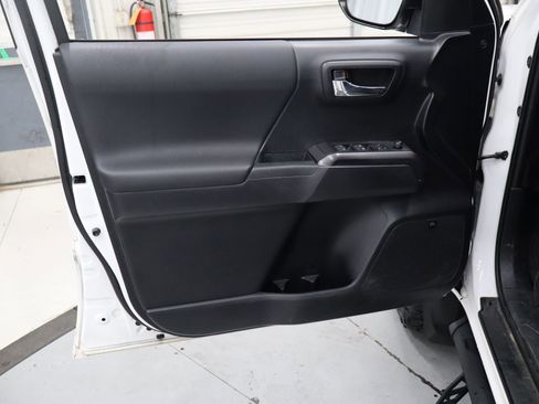 Used 2020 Toyota Tacoma TRD Off-Road w/ TRD Premium Off Road Package image 14