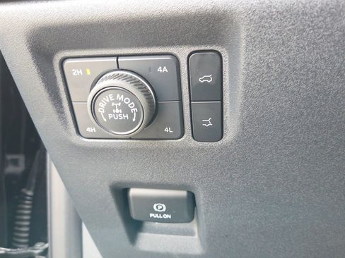 Used 2025 Ford Expedition Tremor AWD/4WD image 6
