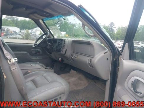 Used 1999 Chevrolet Suburban 2500 w/ Preferred Equipment Group 3 image 6