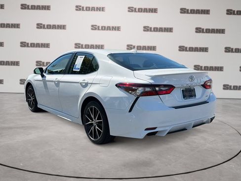 Used 2021 Toyota Camry SE FWD image 3