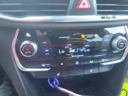 Used 2019 Hyundai Santa Fe Limited FWD image 18