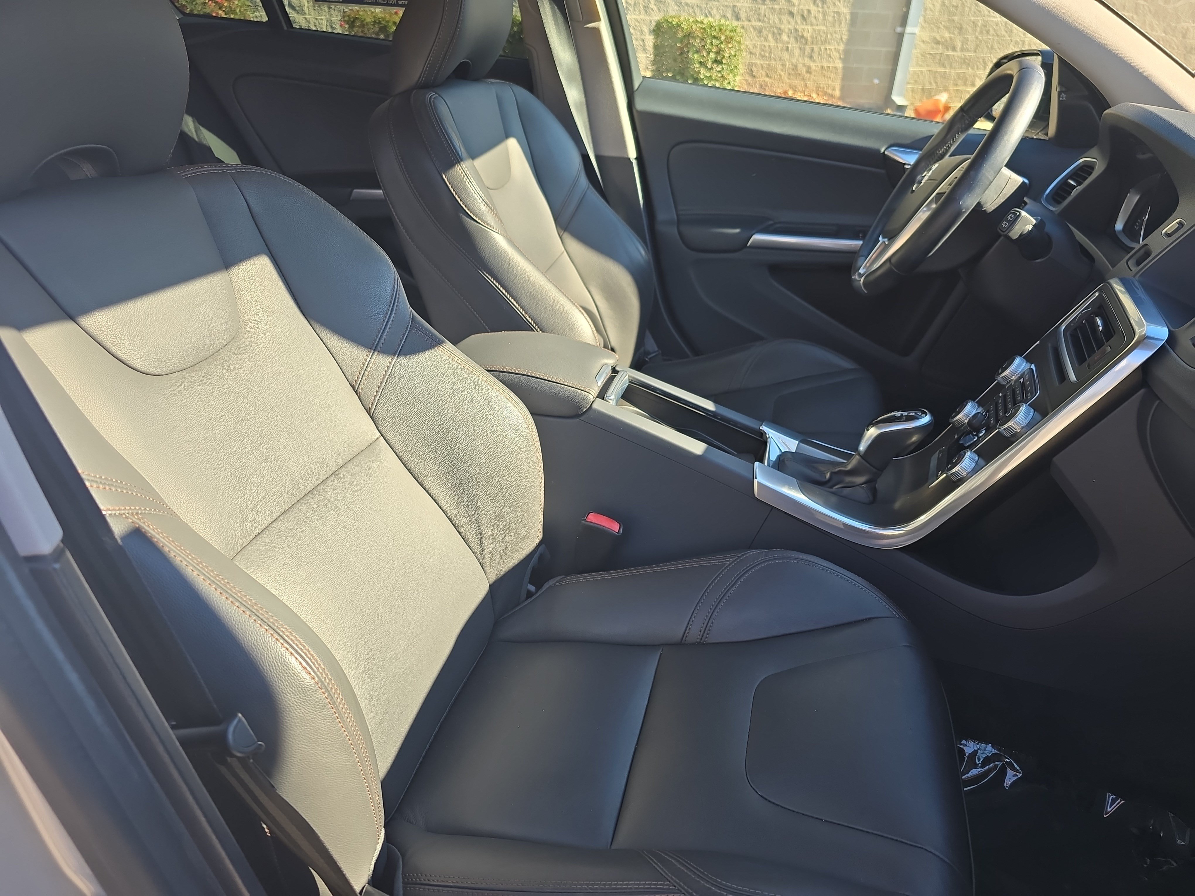 Used 2015 Volvo V60 T5 Cross Country w/ Protection Package AWD/4WD image 10