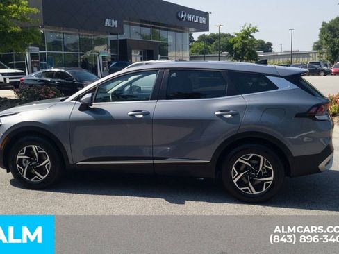 Used 2025 Kia Sportage LX FWD image 10