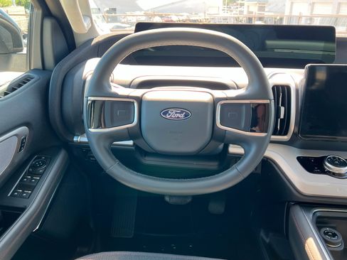 Used 2025 Ford Expedition Active AWD/4WD image 13