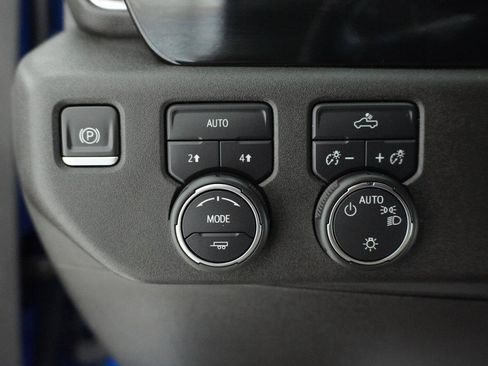 Used 2022 Chevrolet Silverado 1500 LT AWD/4WD image 12
