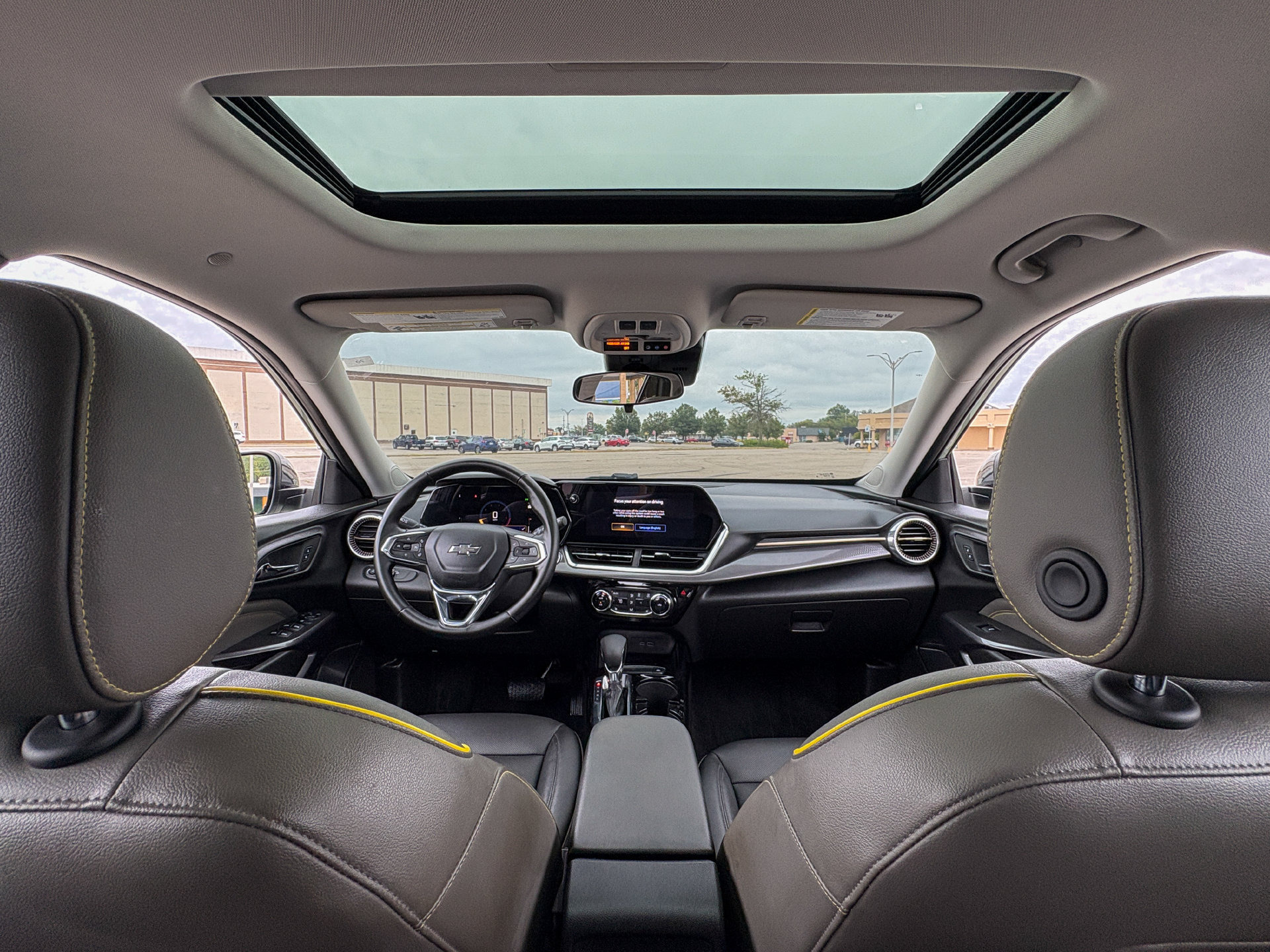 Used 2024 Chevrolet Trax ACTIV w/ Sunroof Package FWD image 2