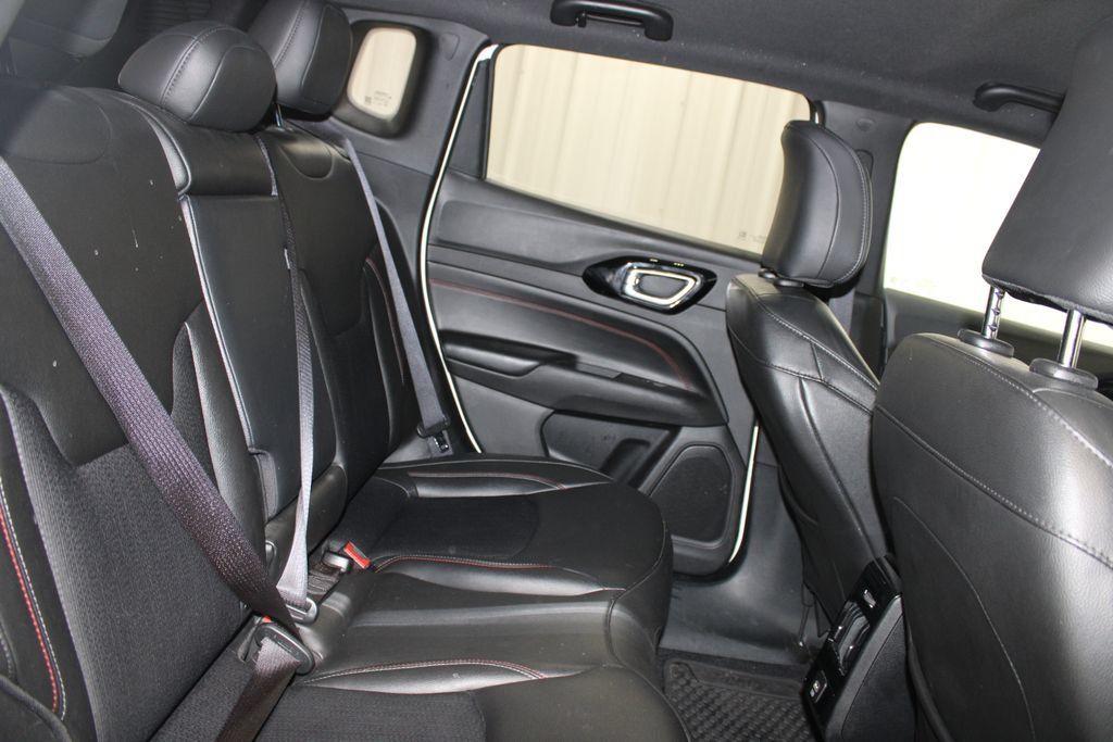 Used 2025 Jeep Compass Trailhawk AWD/4WD image 31