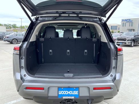 New 2026 Nissan Pathfinder Platinum AWD/4WD image 23