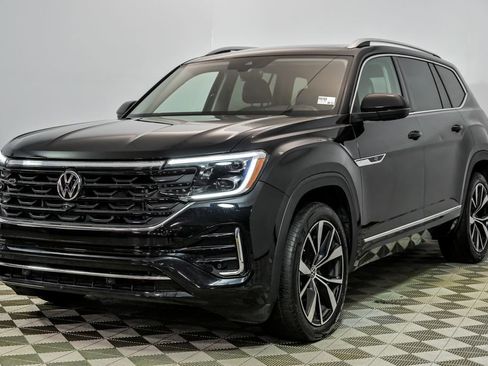 Certified 2025 Volkswagen Atlas SEL Premium R-Line image 4