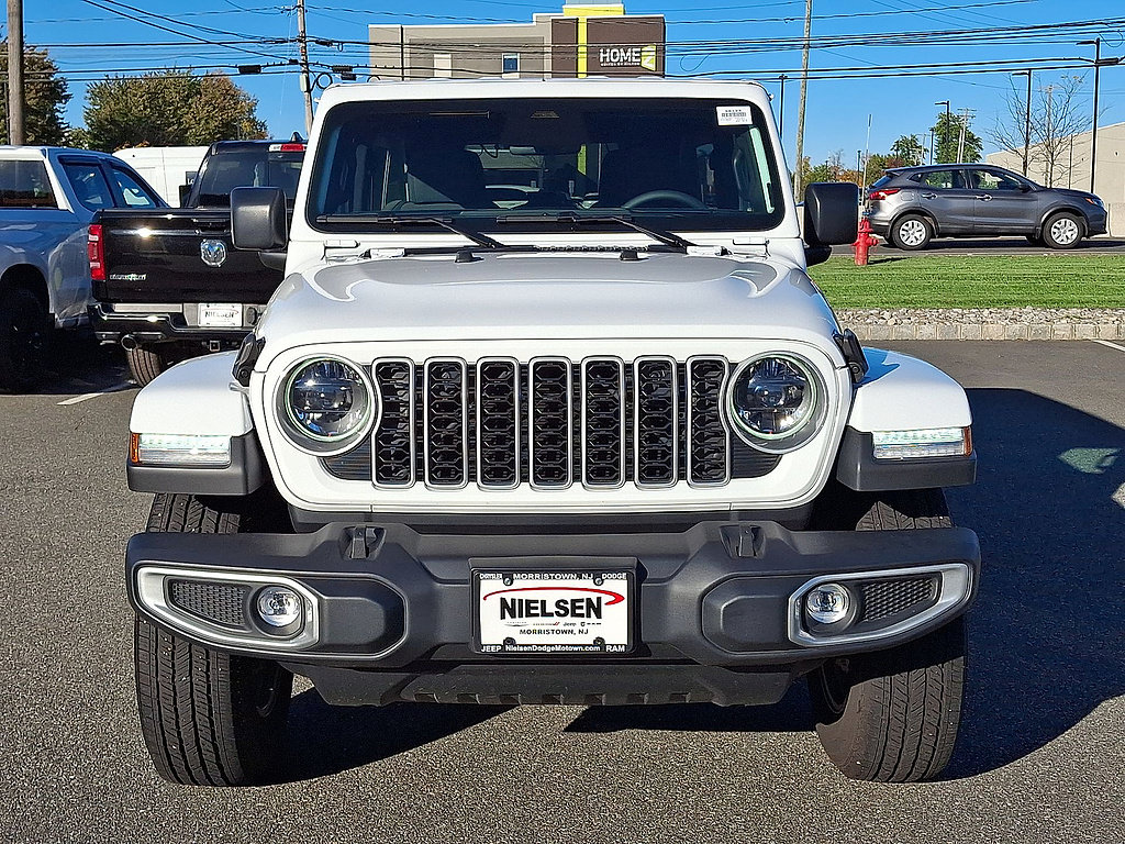 Used 2026 Jeep Wrangler Unlimited Sahara AWD/4WD image 35